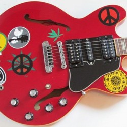 Custom Shop Alvin Lee Semi Hollow Body Big Red 335 Jazz Electric Guitar Multi Stickers Top, Small Block Inlay, 60s Neck, HSH Pickup, 5 Knobs