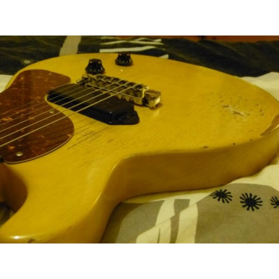 In Stock DC TV Yellow Cream Relic Junior Electric Guitar One Piece Mahogany Body & Neck Dog Ear Black P90 Pickup Red Turtle Shell Pickguard Wrap Around Tailpiece